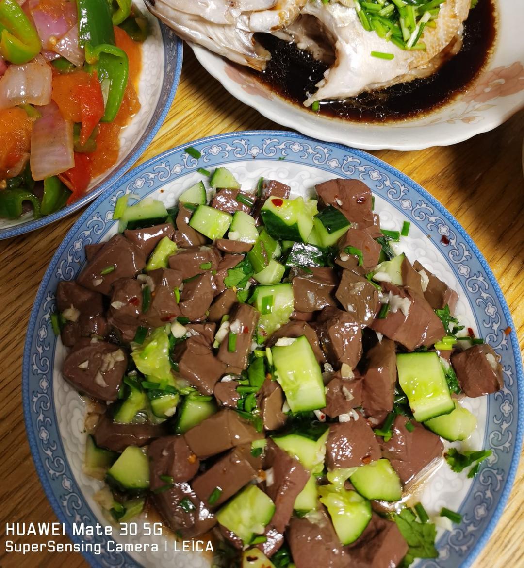 凉拌鸭血黄瓜