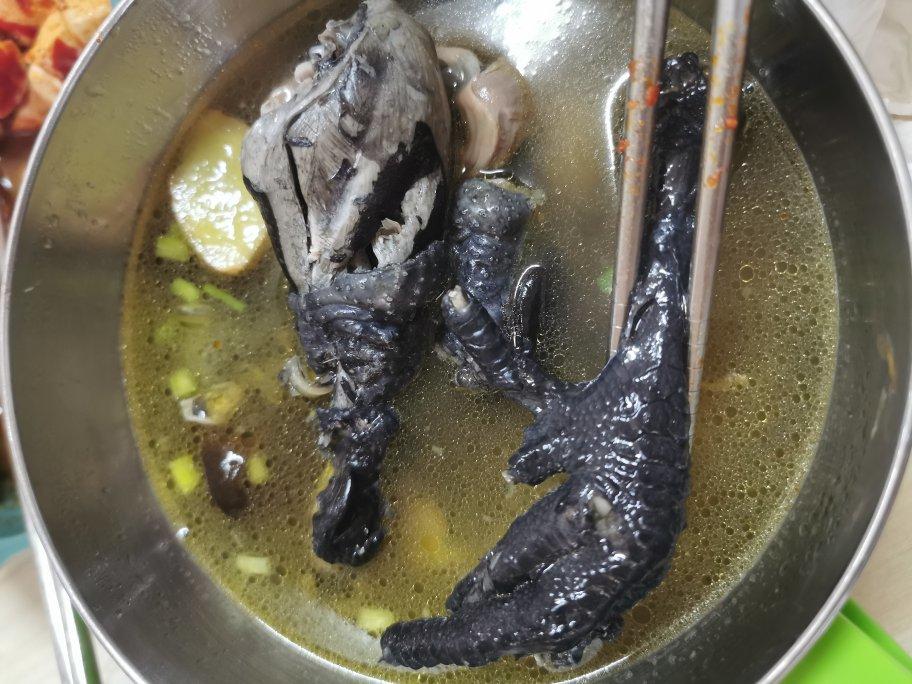 枸杞红枣乌鸡汤