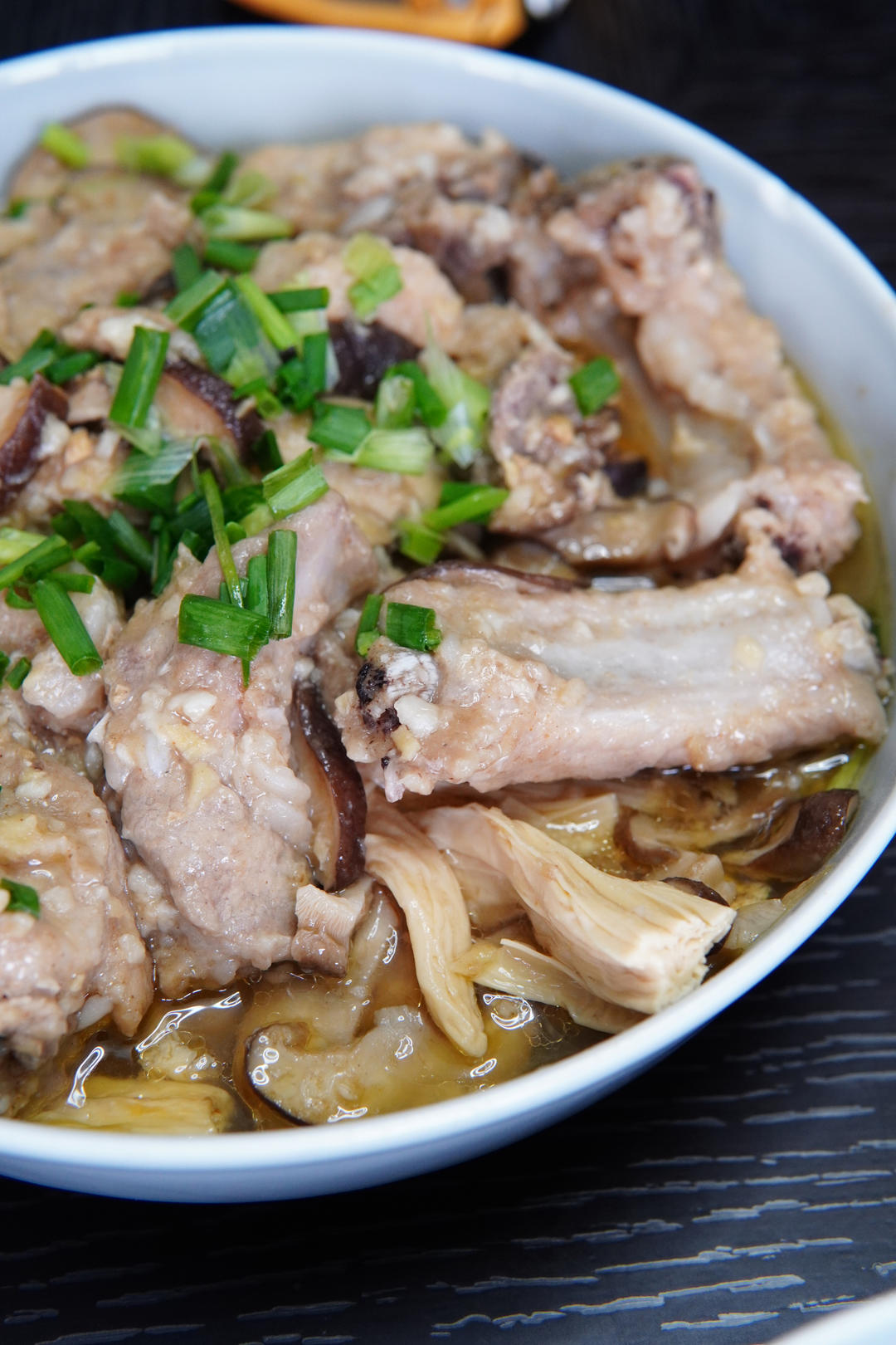 沙茶排骨蒸腐竹的做法