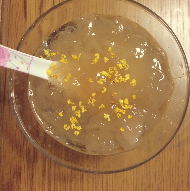 桂花银耳炖梨（Pear Soup with White Fungus and Osmanthus)