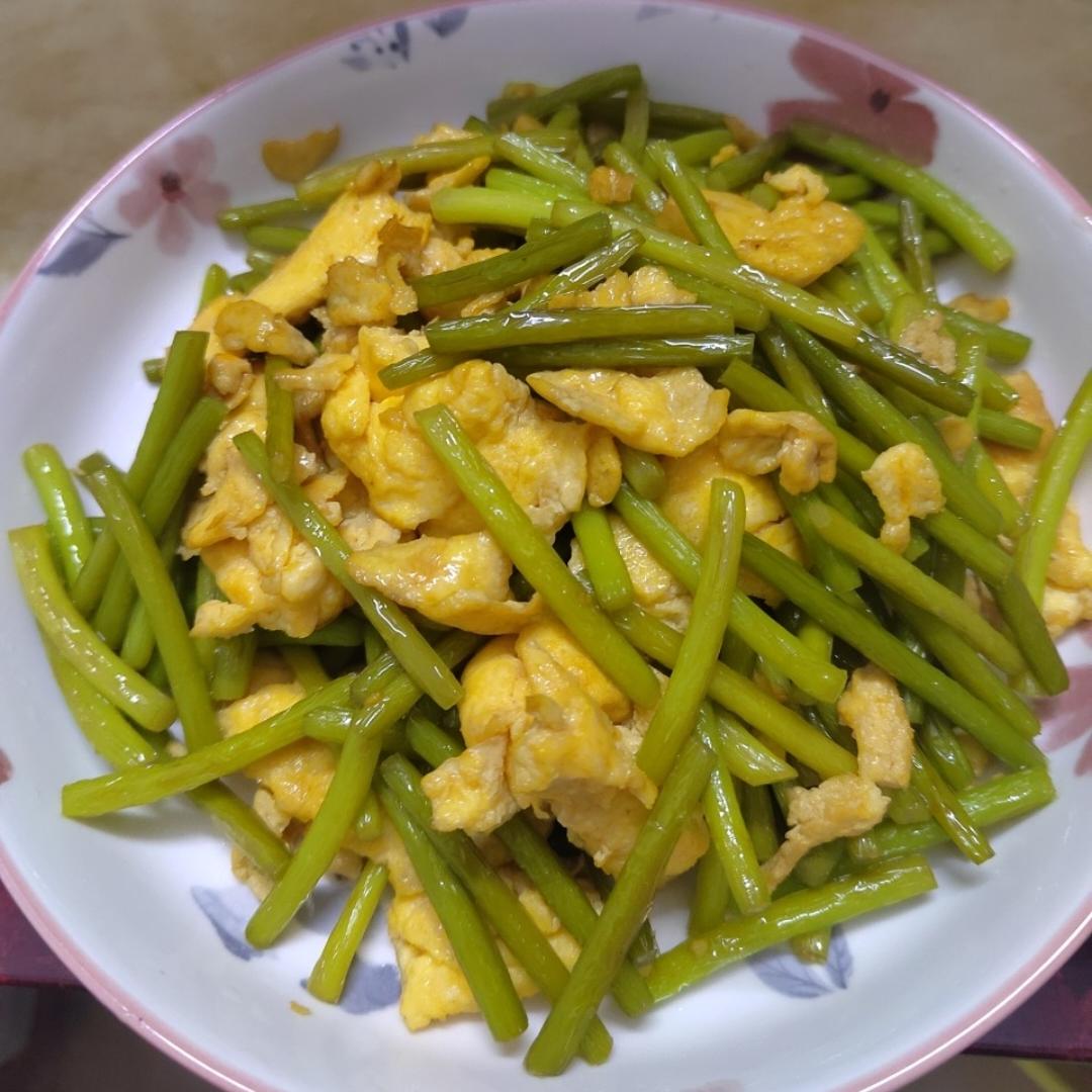 两分钟做好蒜苔炒鸡蛋