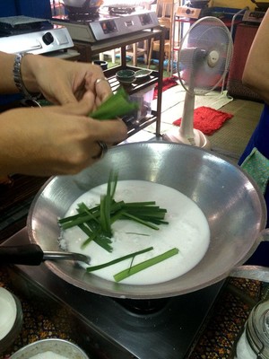 在泰国学厨 | 史上最正宗的泰式芒果糯米饭（没有之一）的做法 步骤7