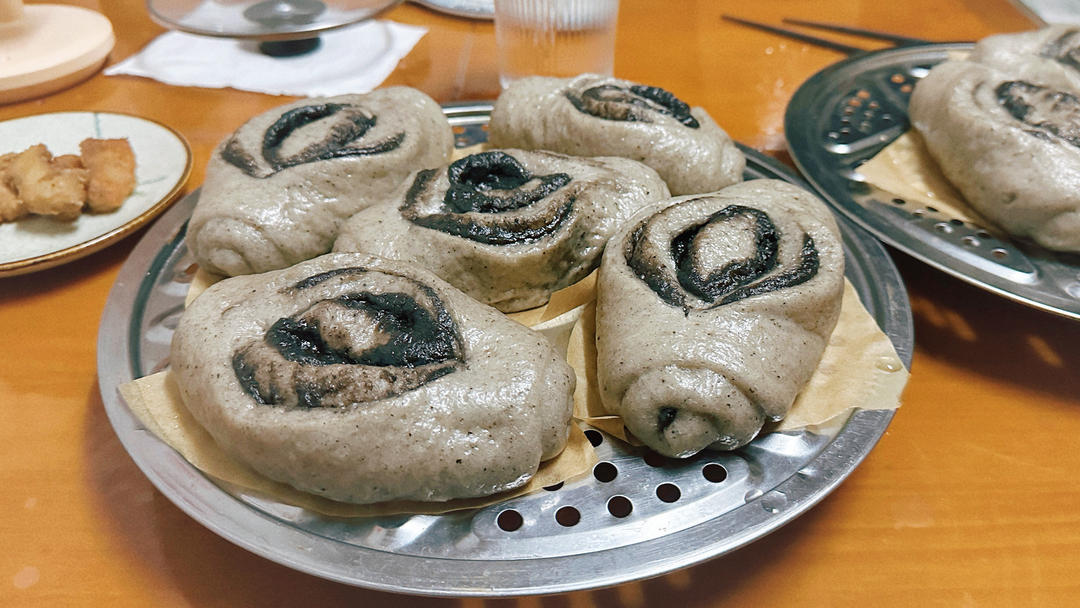 硬控法国人的花式馒头做起来—黑芝麻馒头卷