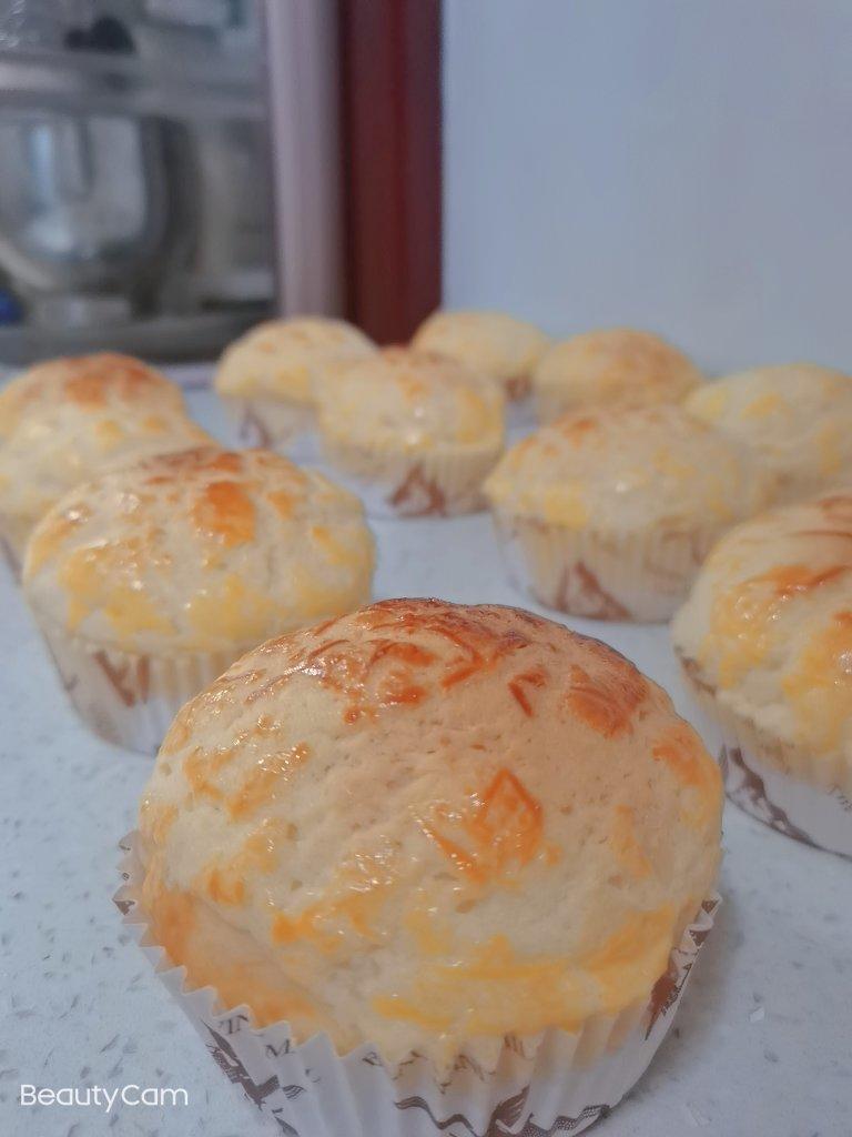 好吃到炸裂的港式菠萝包（附带制作酥皮的小视频）