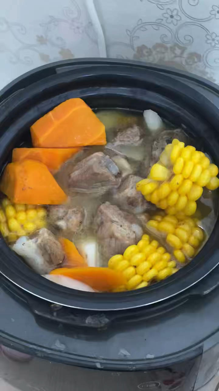 连吃三碗的玉米山药排骨汤