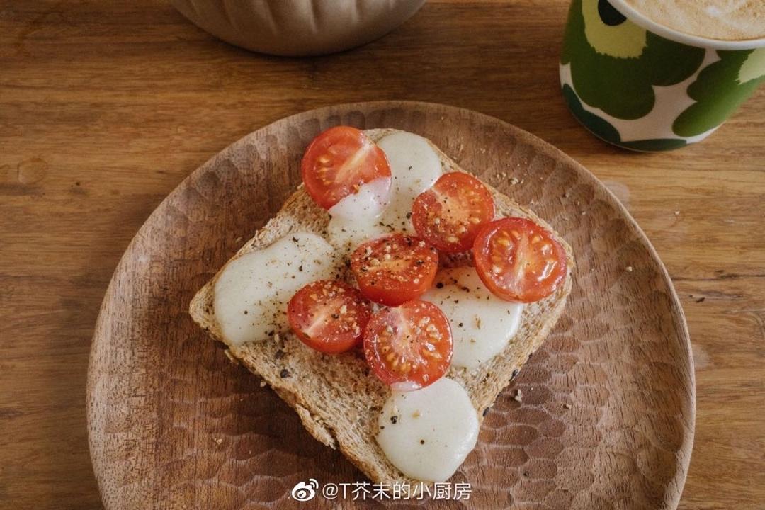 吐司做pizza，丰盛又方便【北鼎烤箱食谱】