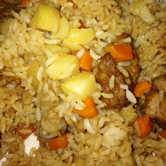 喷香排骨焖饭（爆好吃）