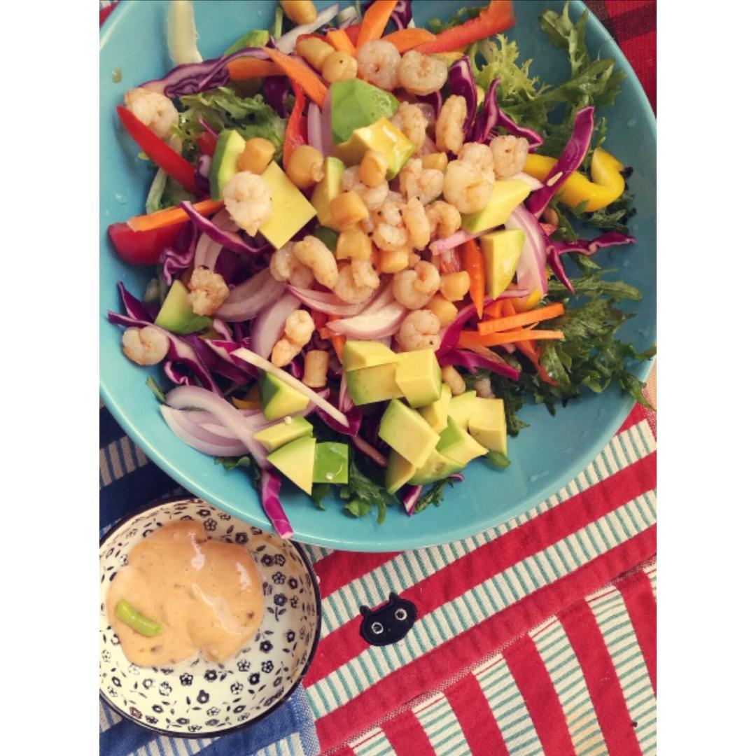 青柠牛油果大虾色拉