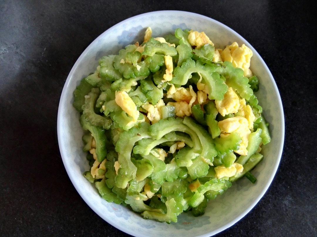 苦瓜炒蛋的做法