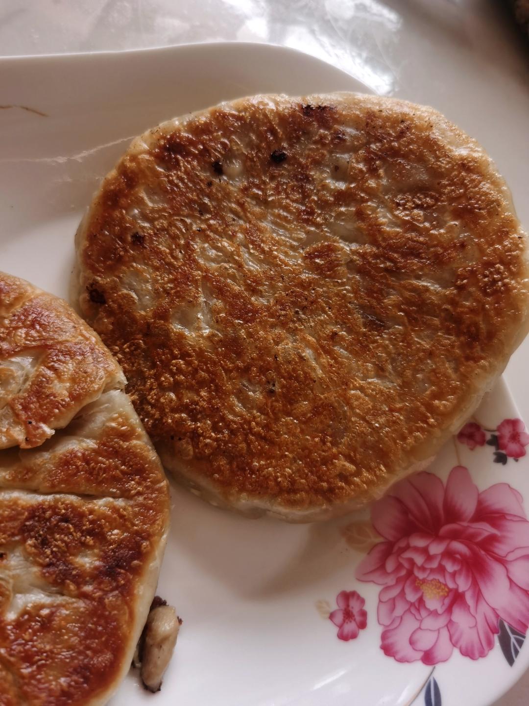 🍕懒人香酥鸡肉饼
      皮薄馅大又多汁