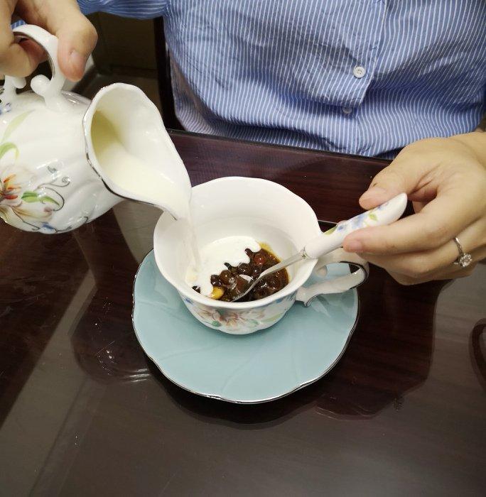 黑糖珍珠鲜奶-在家喝鹿角巷