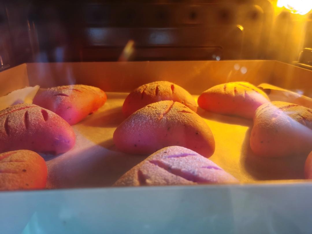 火龙果软欧包，粉嘟嘟～