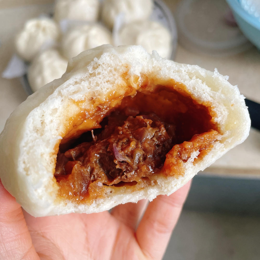 鲜美多汁的洋葱牛肉包子