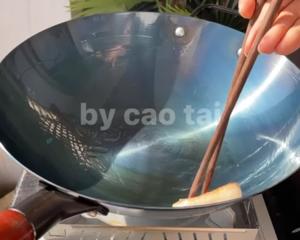 铁锅如何开锅才能变成不粘锅的做法 步骤5
