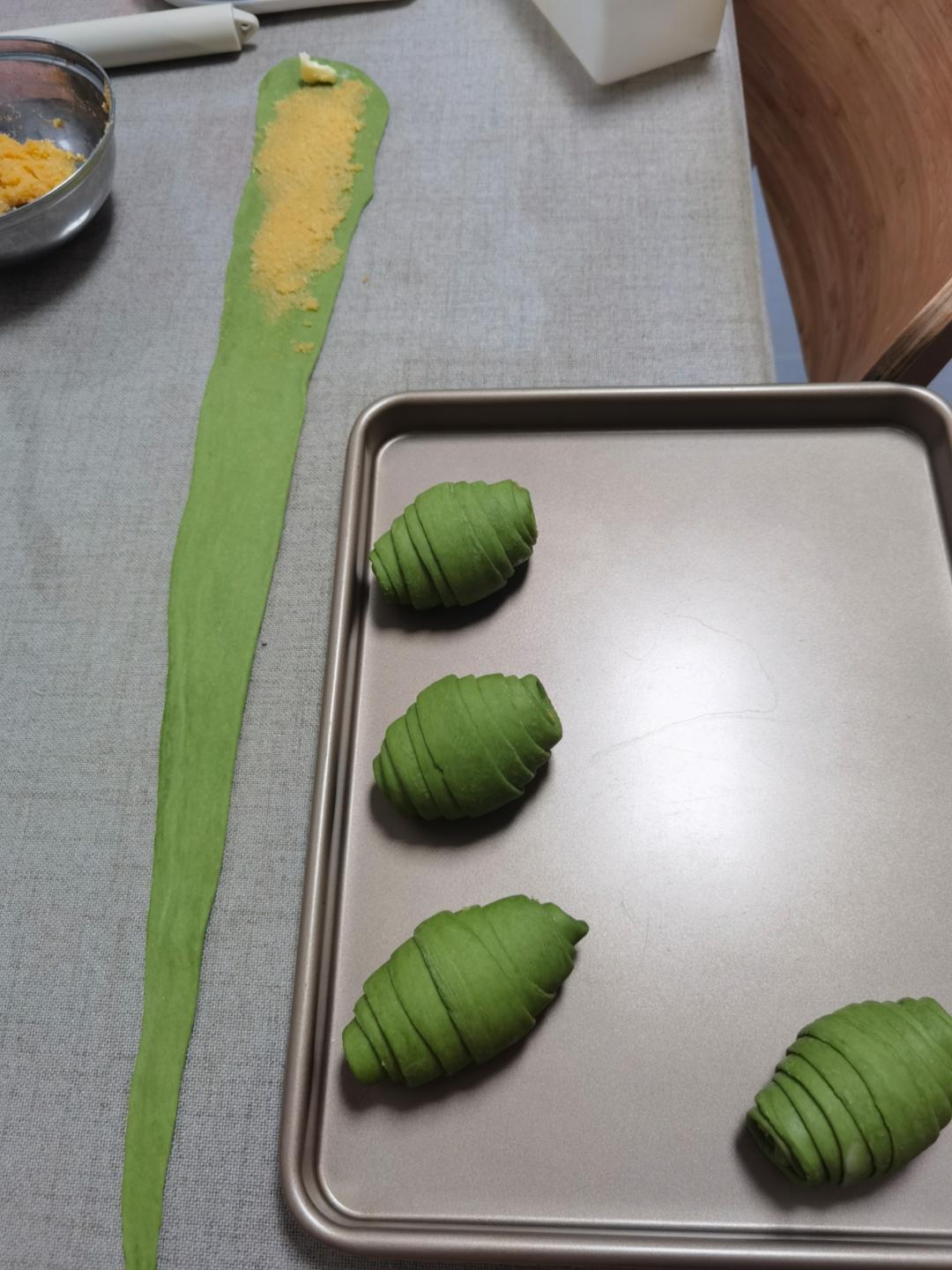 海盐卷系列：斑斓椰蓉海盐卷面包