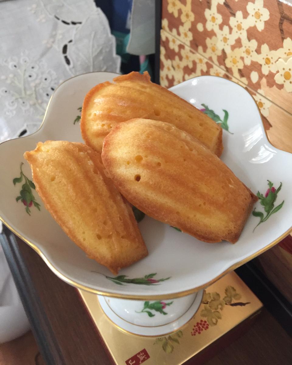 玛德琳（蓝带方）