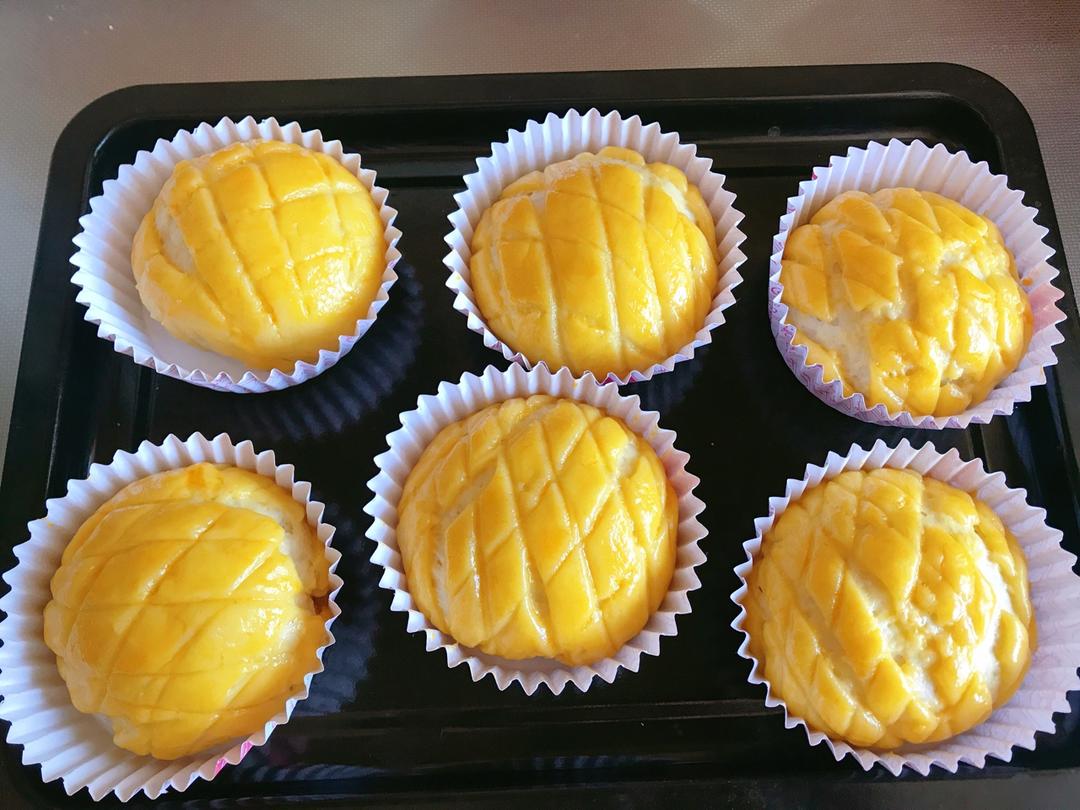 好吃到炸裂的港式菠萝包（附带制作酥皮的小视频）