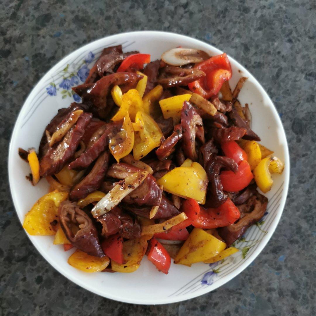 好吃到爆火爆肥肠