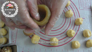 广式月饼-口感酥软、香甜柔滑的做法 步骤16