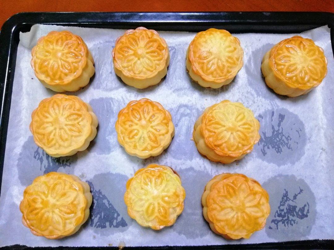 广式月饼—蛋黄莲蓉月饼