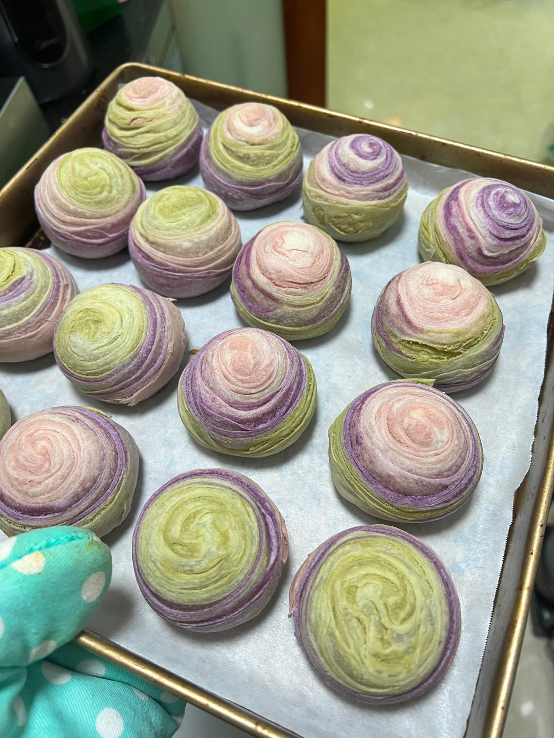 彩虹渐变蛋黄酥（无需揉出膜）