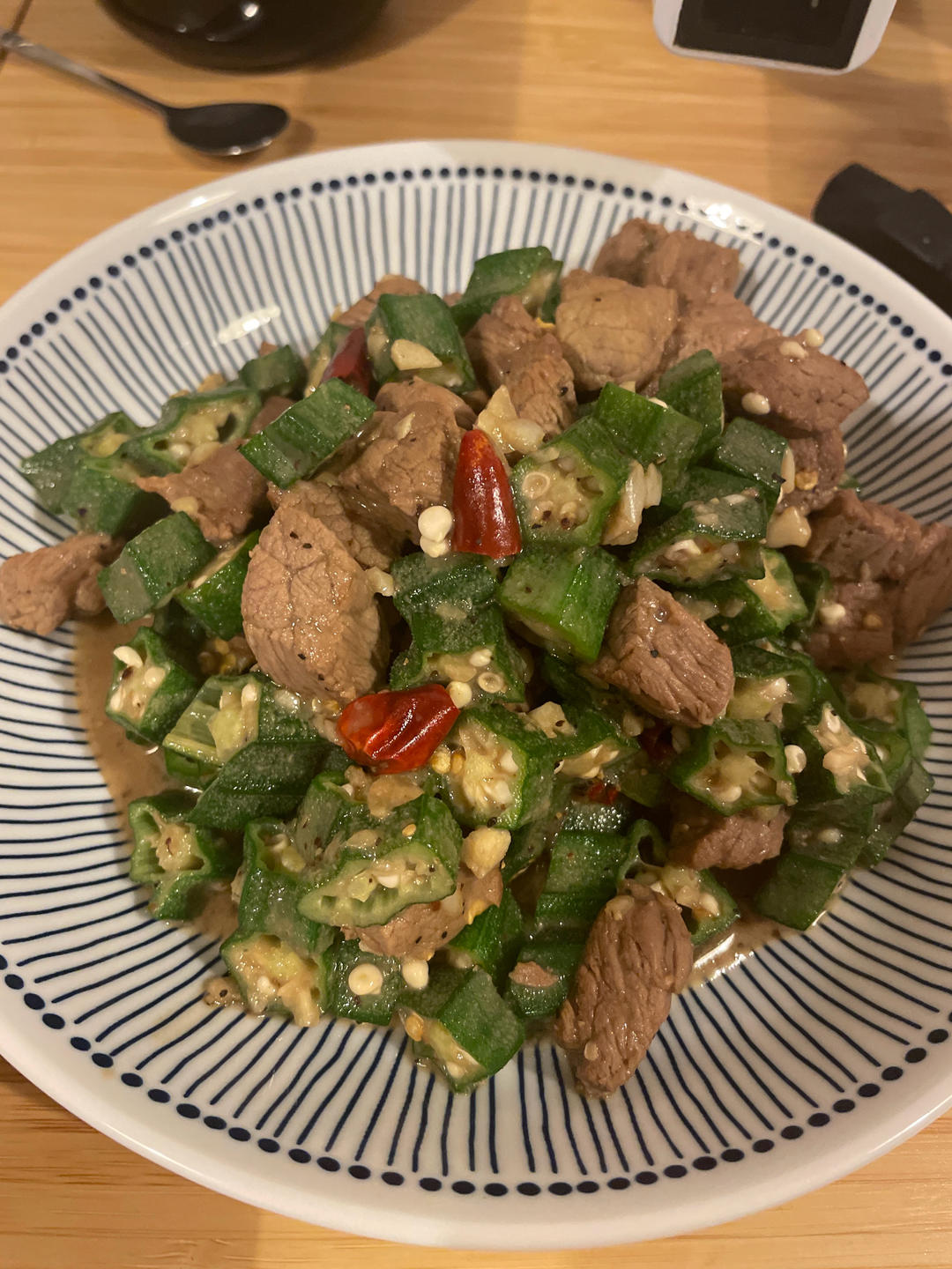 秋葵炒牛肉粒