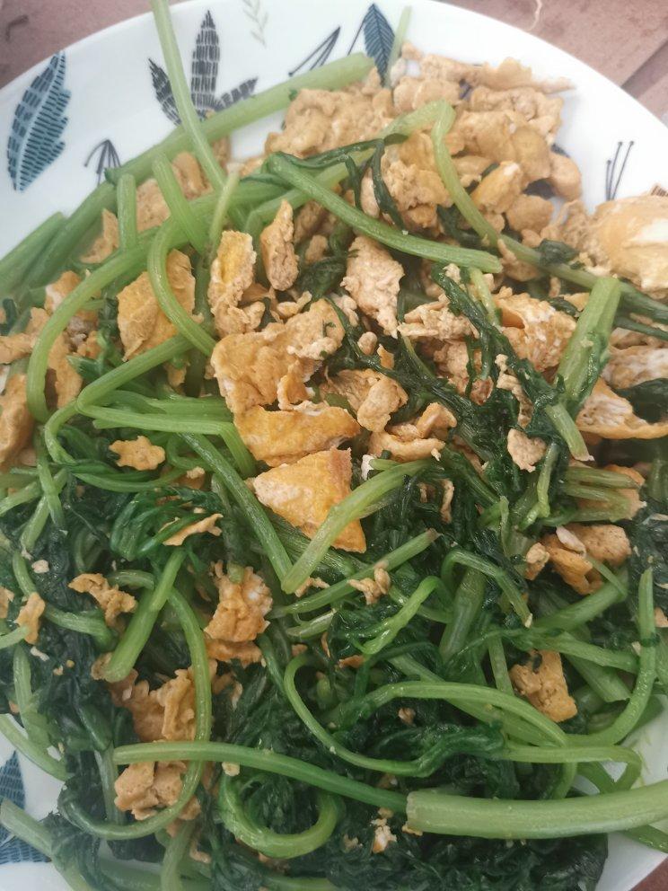 茼蒿炒鸡蛋