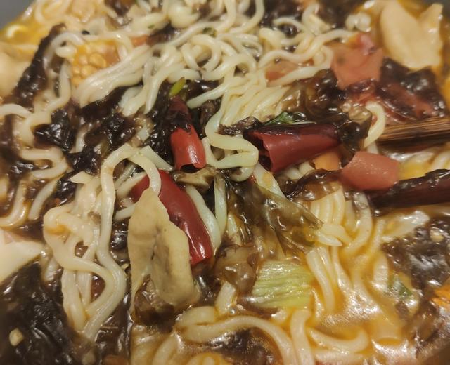 独家懒人番茄肥肠方便面的做法