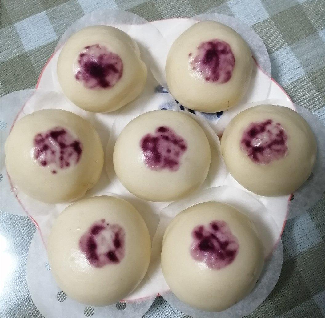 松软香甜的奶黄包，很快就可以搞定。