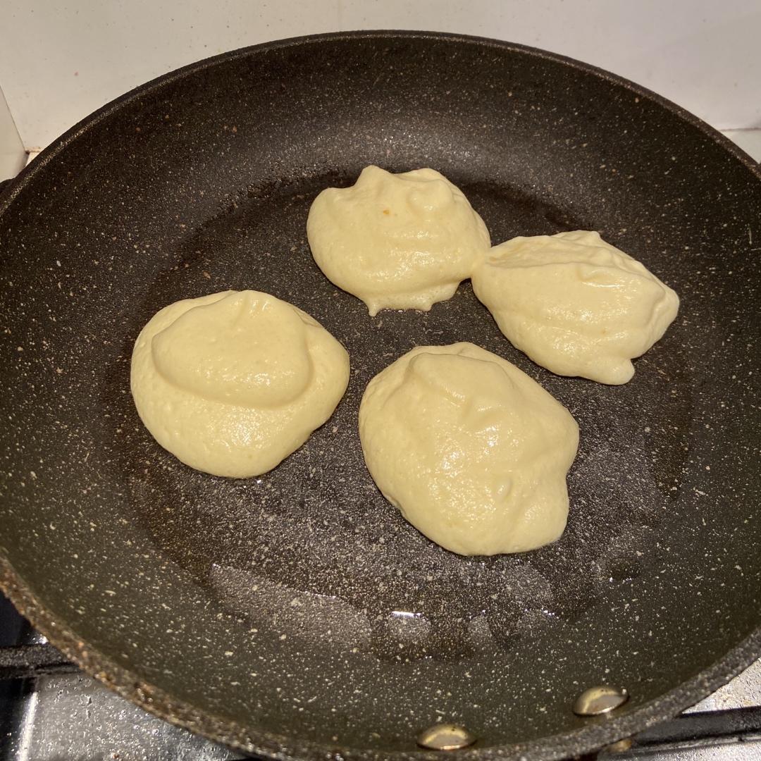 不用烤箱 15分钟无油低糖的舒芙蕾蛋糕松饼 🥞 蓬松绵软