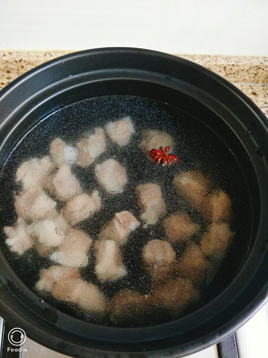无油健康超简单的砂锅排骨南瓜土豆煲的做法 步骤2