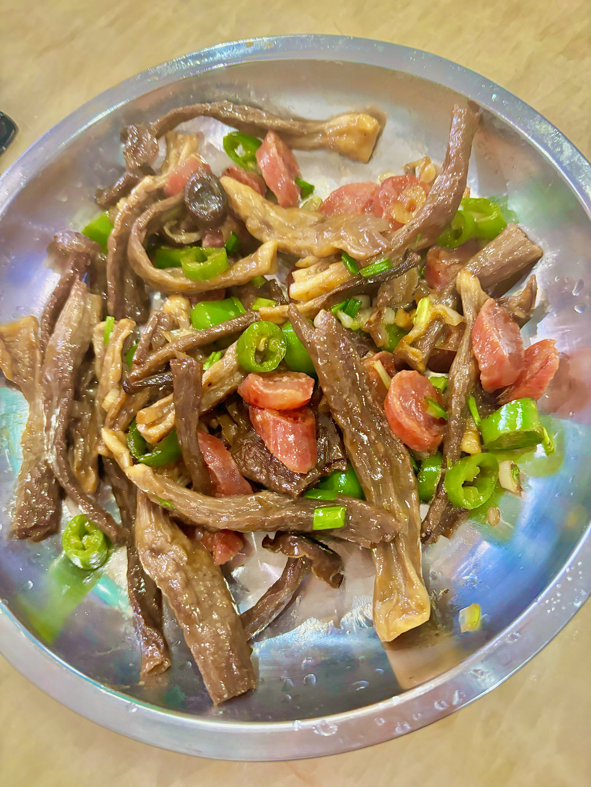 腊肠青椒炒鹿茸菇——健康低卡家常菜