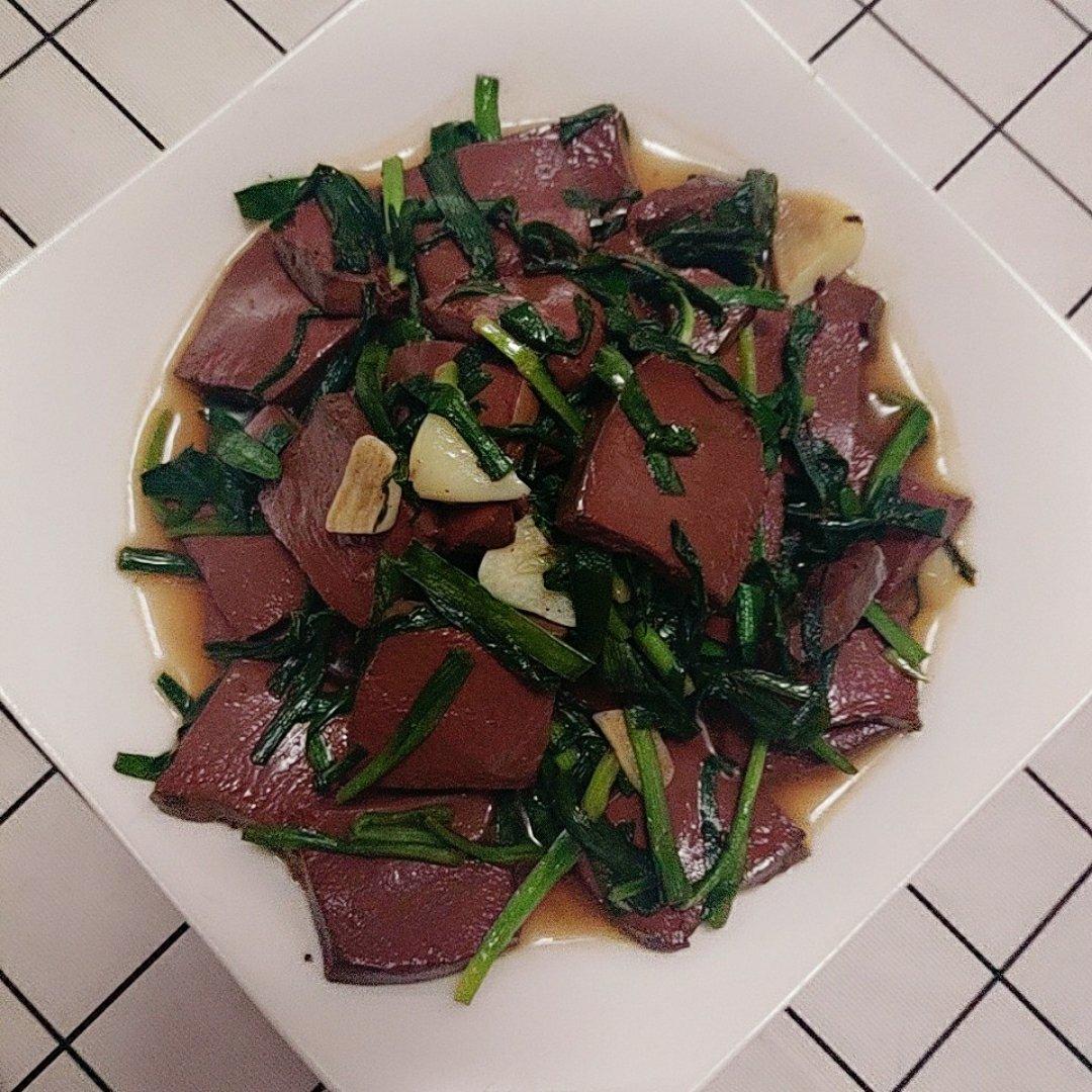 韭菜炒鸭血