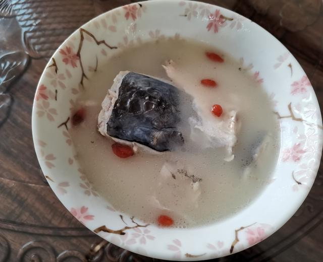 川芎白芷鱼头汤的做法