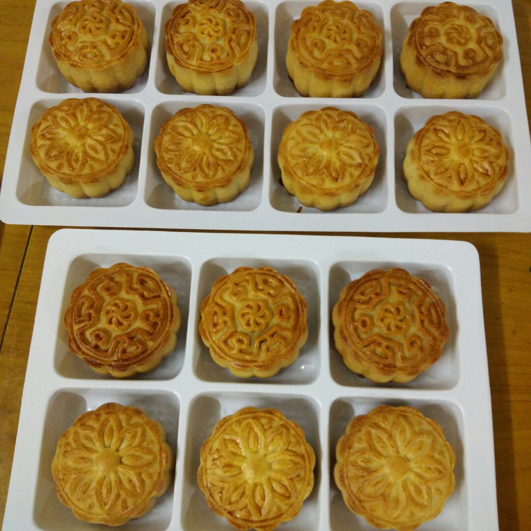 广式月饼—蛋黄莲蓉月饼