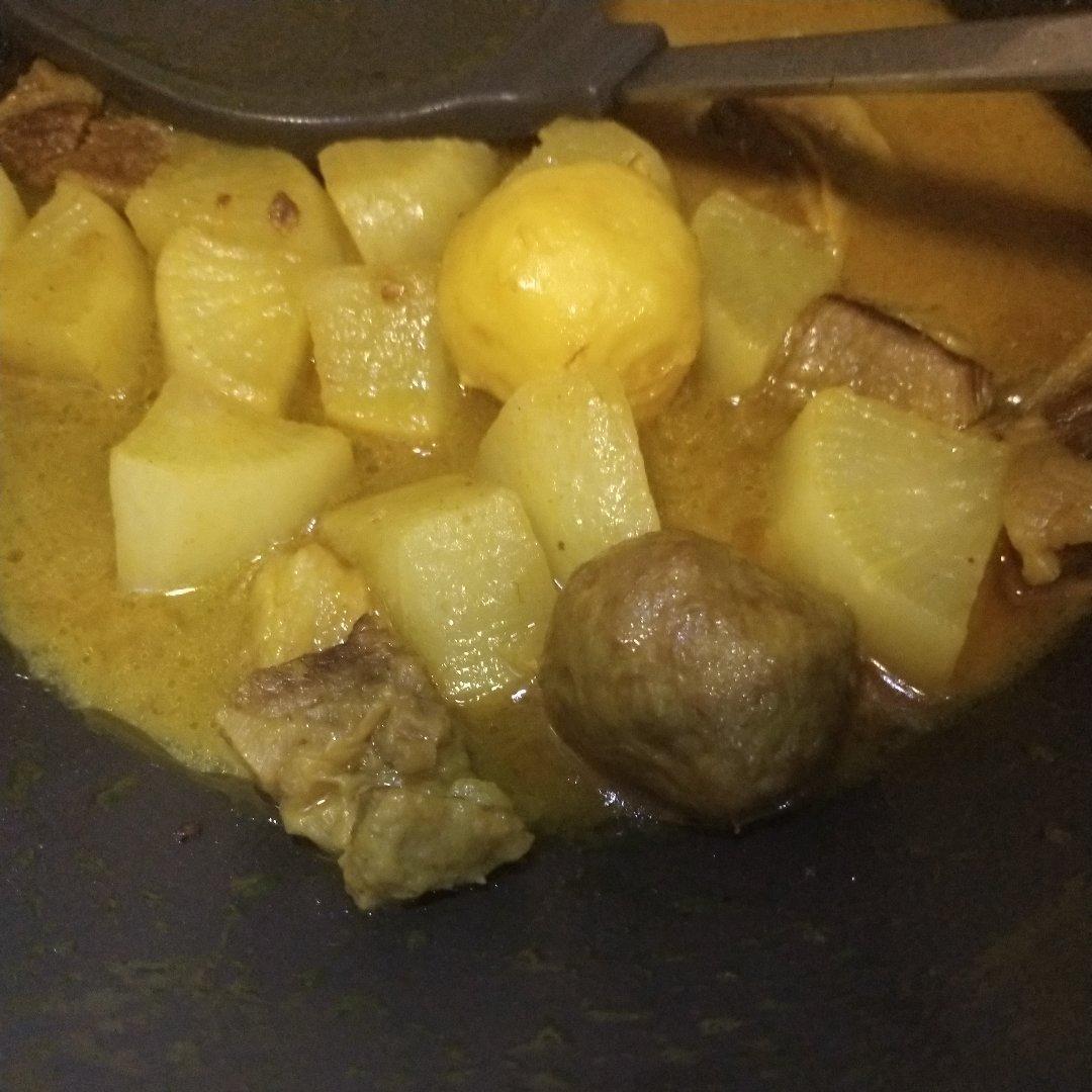 咖喱萝卜鱼丸