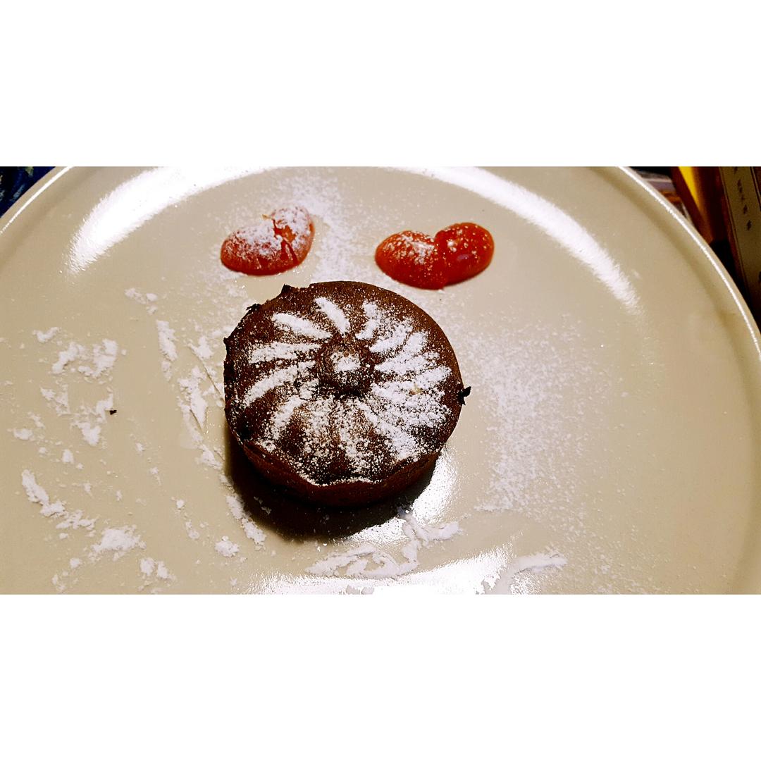 在10秒内把小西红柿切成心形