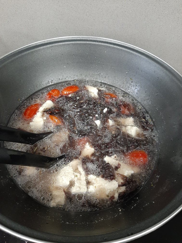 西红柿紫菜豆腐蛋花汤