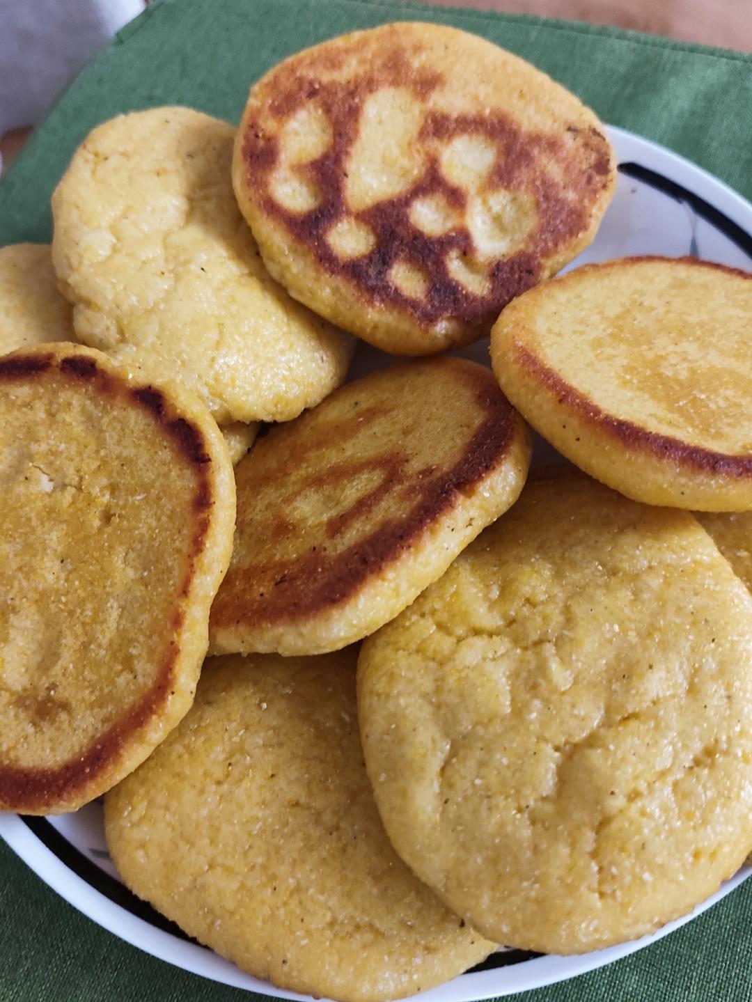 农家乐中的锅贴饼子（玉米饼子 大饼子）