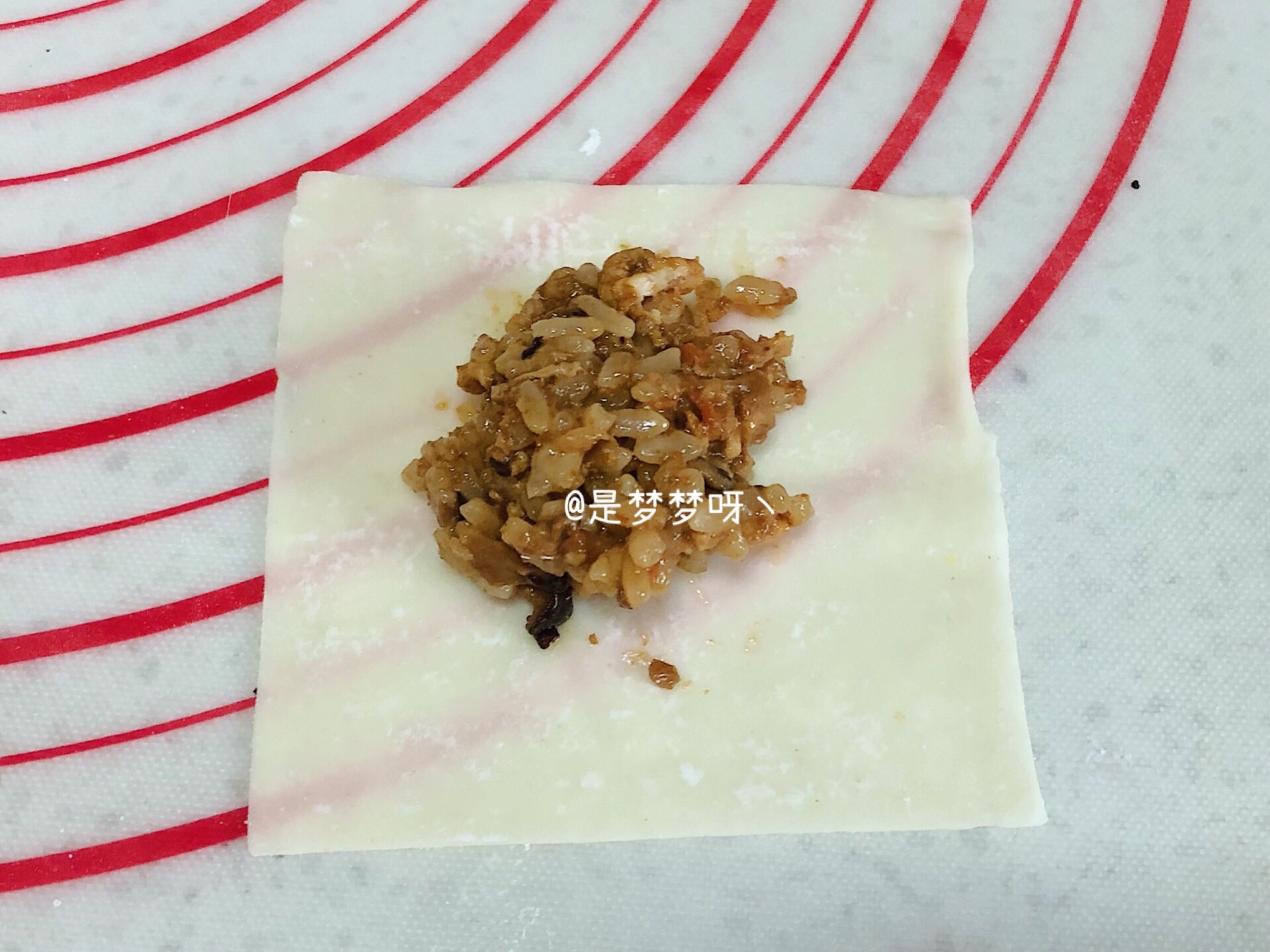 馄饨皮新吃法㊙️家庭版糯米鸡烧麦丨摩飞极速蒸炖锅食谱的做法 步骤2