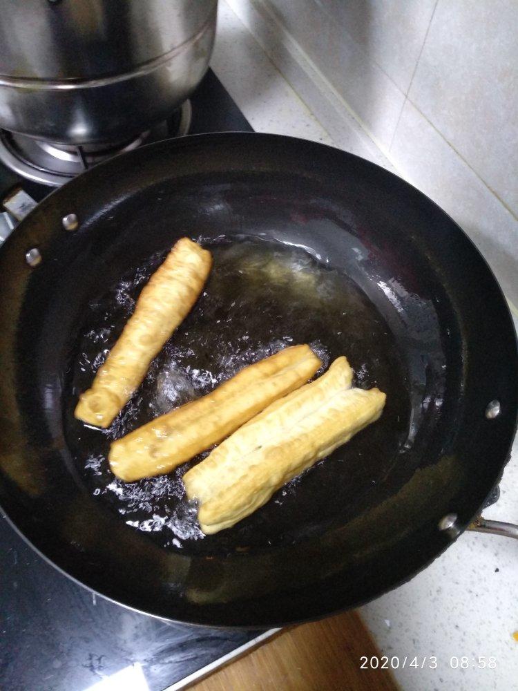 （视频菜谱）自制蓬松 炸油条