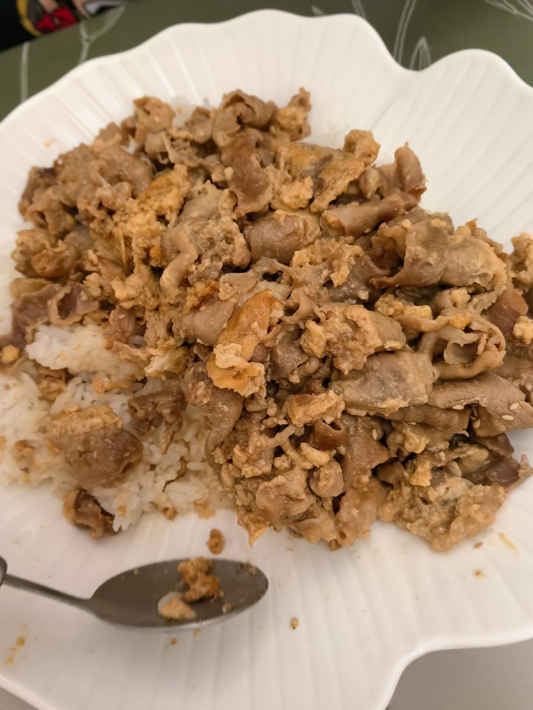 洋葱滑蛋肥牛卷/饭。一个人也要好好吃饭