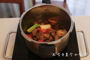 立冬，红枣炖牛肉的做法 步骤5