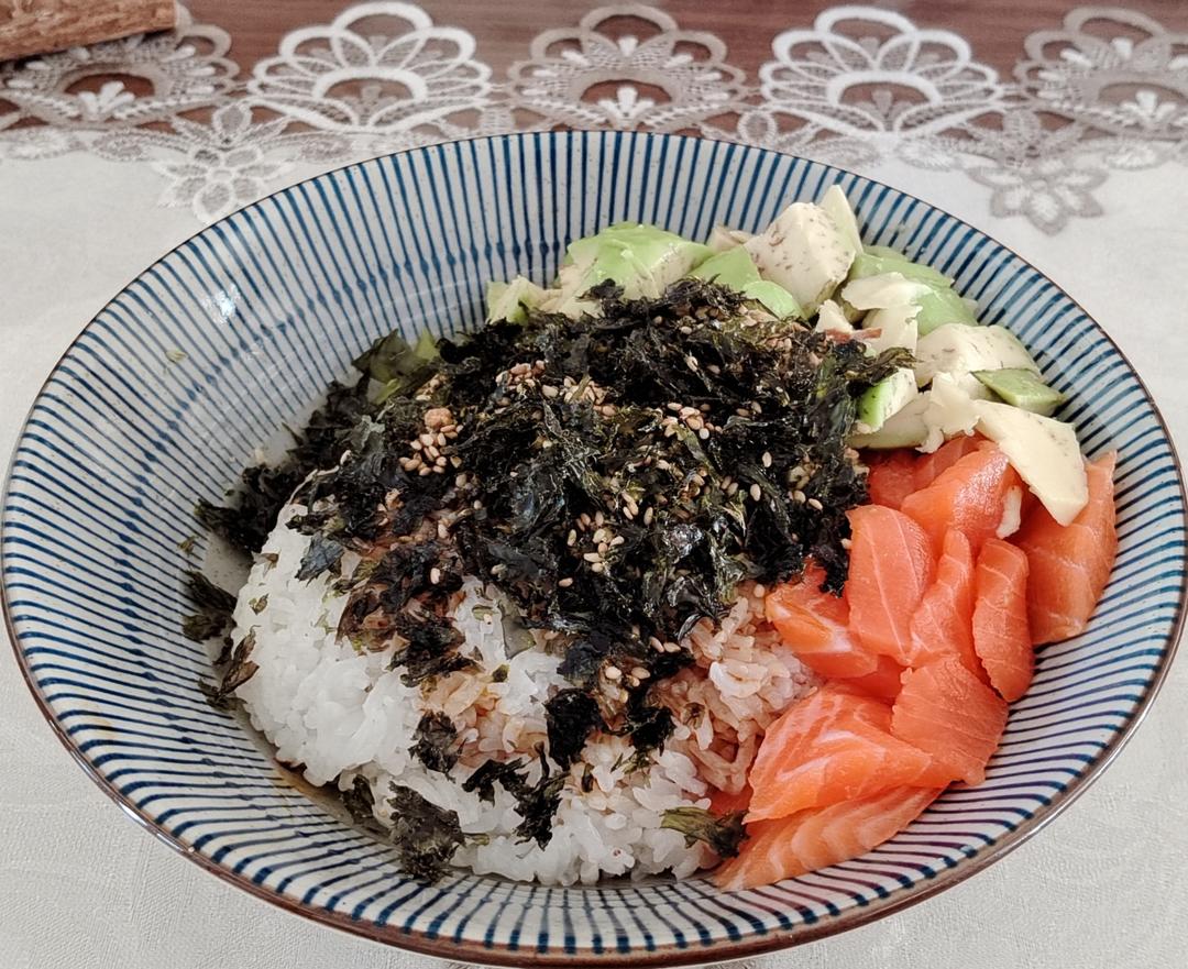 三文鱼牛油果拌饭