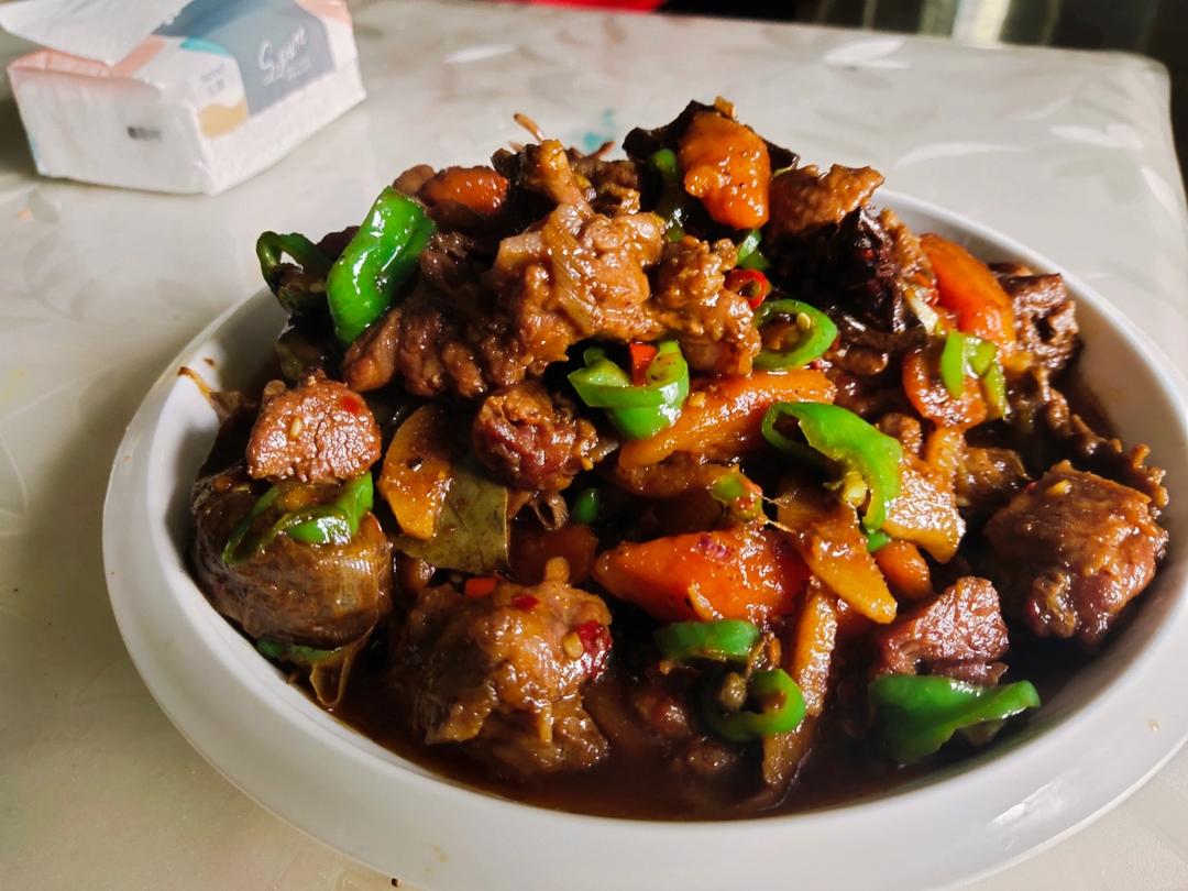 传统正宗的啤酒鸭配方和做法，鲜嫩香浓，只需炒千万不要焯水