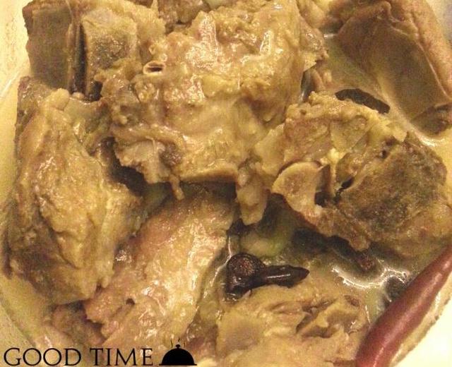 婆婆'家常砂锅炖清汤排骨的做法