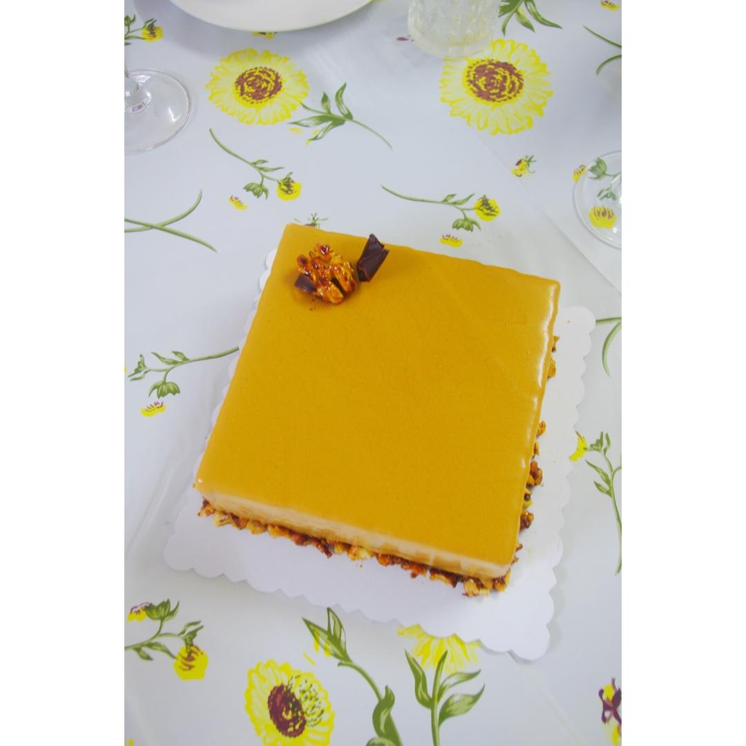 南瓜巧克力慕斯配焦糖淋面