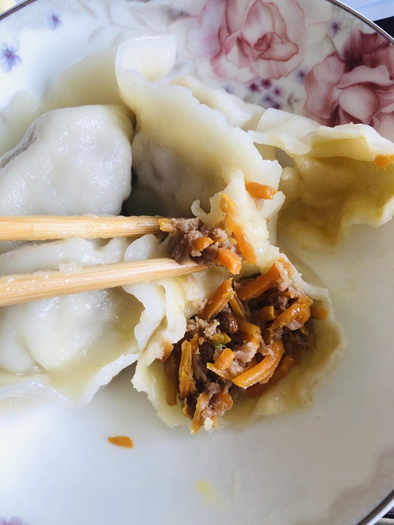 大肚饺子包法——后附视频  (胡萝卜牛肉馅儿)