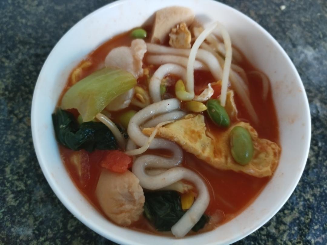 番茄浓汤土豆粉 | 今天先照顾一下不爱吃辣的朋友，下次再做麻辣版的。