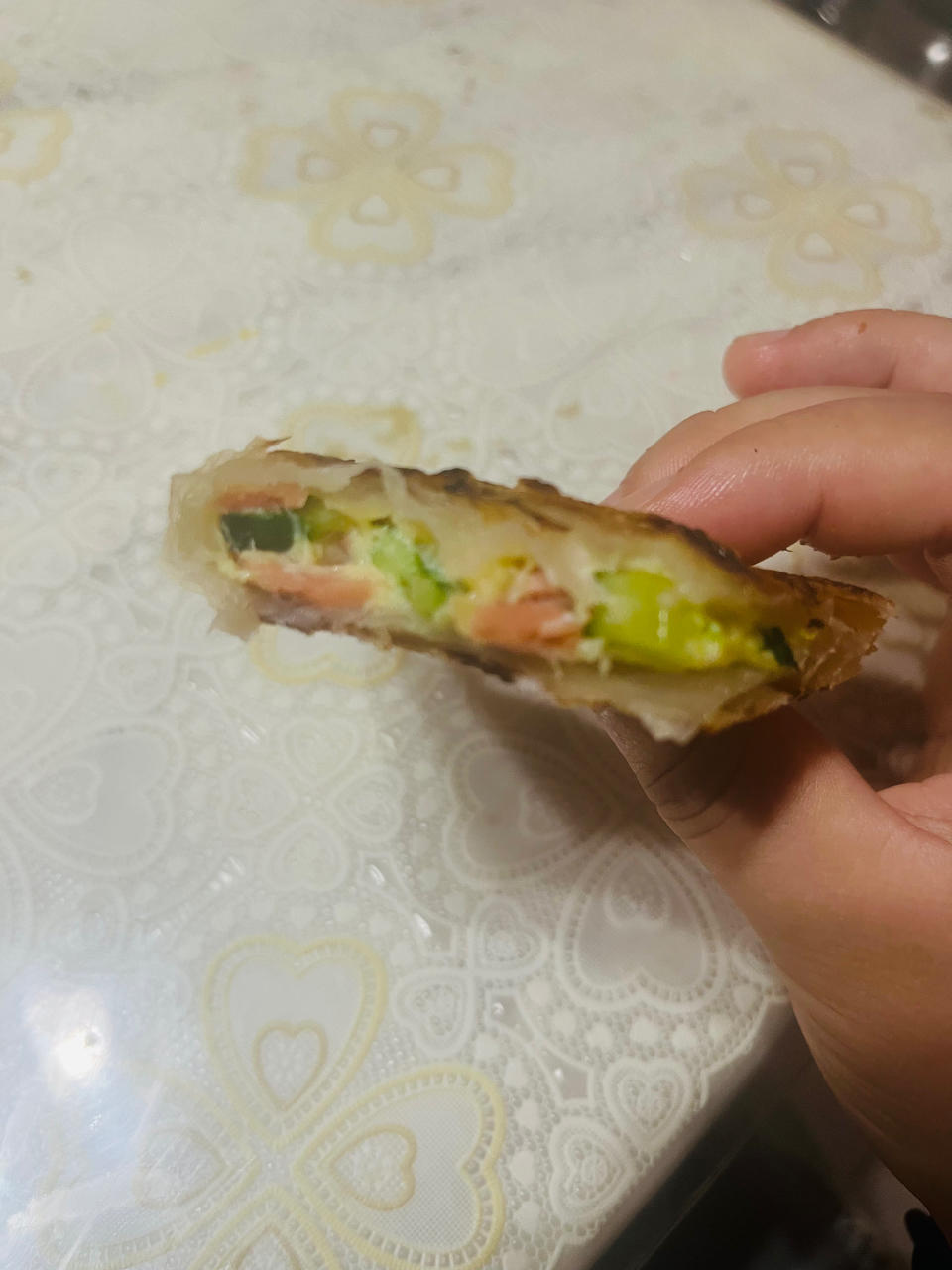 快手早餐~手抓饼吃法1（手抓饼包蛋）